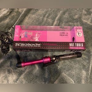 Hot tools curling iron.